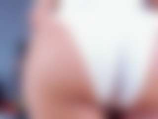 Live cam show with DulceAurora1 - Public MILF on Camsoda