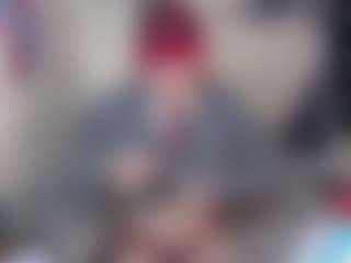 Live cam show with Charlotbelucci - Tease on madthumbs