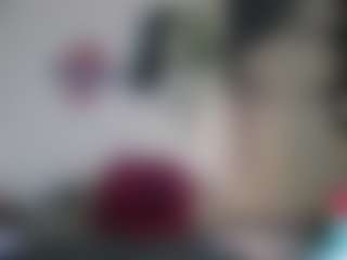 Live cam show with Charlotbelucci - Gray Eyes on Gym Cam Girls