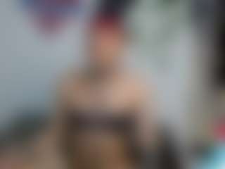 Live cam show with Charlotbelucci - Facial Piercings on StripNow