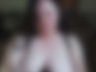 Live cam show with SonyaBelfort - Sucking on milfzrlive.com