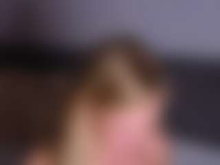 Live cam show with Ann - Plug on StripNow