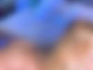 Live cam show with Ann - Kisses on AdultVida.com