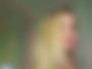 Live cam show with Ann - Kisses on dropp.cam