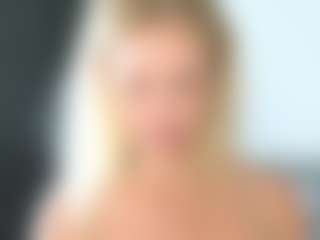Live cam show with Ann - Kisses on xDating