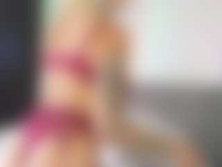 Live cam show with Ann - Kisses on Camsoda