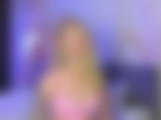 Live cam show with Ann - Kisses on friskycurves.com