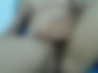 Live cam show with LIlythBrown69 - Living Room on Hubzter Live