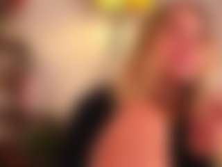 Live cam show with HildaGuyse - Smoking on EXY