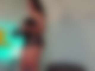 Live cam show with Emma Brown - Nails on sexylive.show