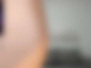 Live cam show with LiliCross - Blonde Hair MILF on Camsoda Late Night