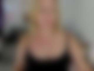Live cam show with LiliCross - Middle Aged on Fling VIP Chat