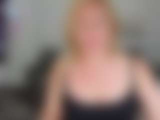 Live cam show with LiliCross - Middle Aged on Camsoda