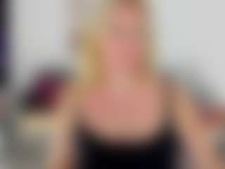 Live cam show with LiliCross - Mature on Camsoda