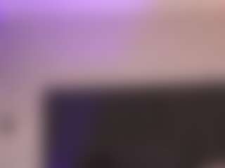Live cam show with Scarlett-Vegga - Nasty on Milfs Live