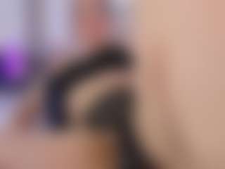 Live cam show with Laura Smith - Normal on hotwifechat.live