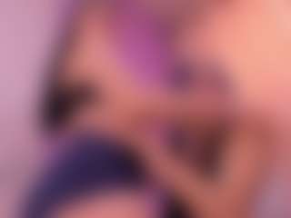 Live cam show with orchid-devourer - Kisses on Camsoda