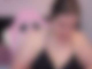 Live cam show with AabbyLee - Smoking on AdultVida.com