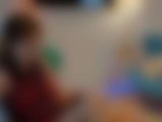 Live cam show with Hailey-Green - Kisses on Uber Horny