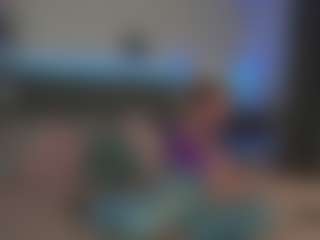 Live cam show with Hailey-Green - Kisses on sexylive.show