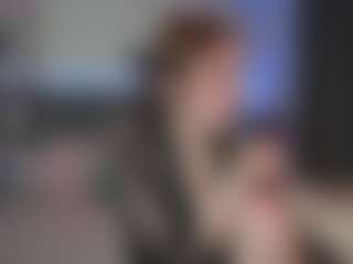Live cam show with Hailey-Green - Flirt on x69.live