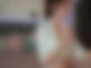 Live cam show with Hailey-Green - Kisses on Camsoda