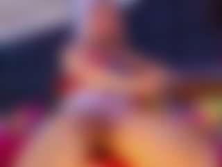 Live cam show with britneyortegax - Smoking on Stripli.com