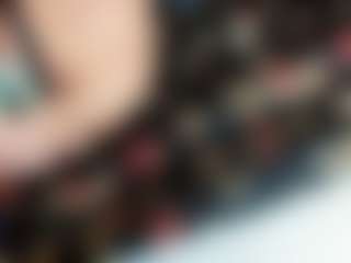 Live cam show with SamiQueen01 - Average on Milfs Live