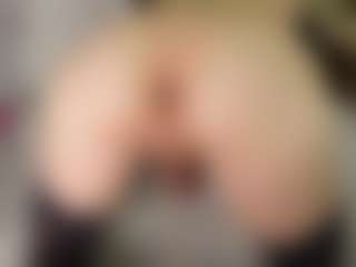 Live cam show with CuteArii - Smoking on Free Soda