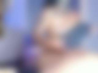 Live cam show with Alahia-Dangelo - Smoking on madthumbs