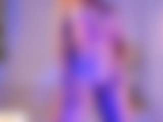 Live cam show with Alahia-Dangelo - Smoking on Milfs Live