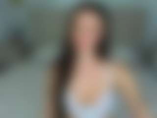 Live cam show with SnowWhiteee - Moaning on livesuperchat.net