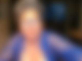 Live cam show with Blondecougar - Grey on xDating