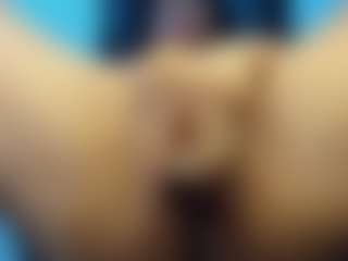 Live cam show with misseylenss - Milk on Latina Girls