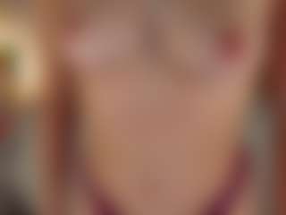 Live cam show with Michelle-Blond - Normal on AdultVida.com
