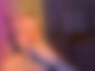 Live cam show with Michelle-Blond - Flashing on Milf Play