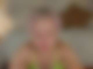 Live cam show with Michelle-Blond - Spanks on CamwithHer
