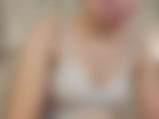 Live cam show with Michelle-Blond - Oil on WildCum