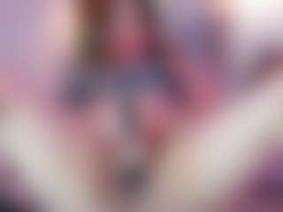 Live cam show with Dalila Sky - Shaved Pussy on Camsoda