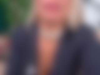 Live cam show with IsadoraDunkan - Moaning on Sweet Sext