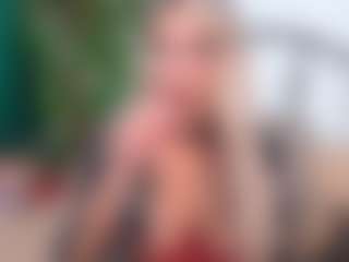 Live cam show with IsadoraDunkan - Shaved on Camsoda