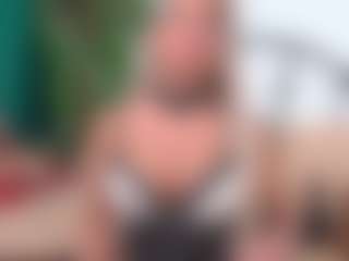 Live cam show with IsadoraDunkan - Dildo Or Vibrator Granny on Soda Cam