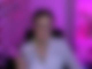 Live cam show with luna-berryy - Shaved Pussy on milfzrlive.com