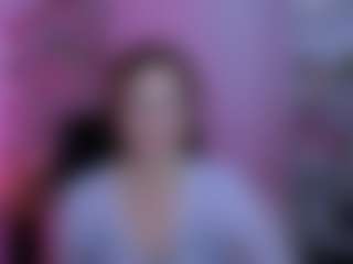 Live cam show with luna-berryy - Cock Rating on friskycurves.com