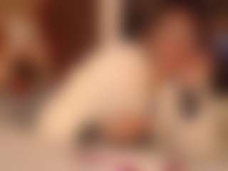 Samantha MILF webcam performer live streaming