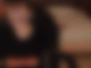 Samantha MILF webcam performer live streaming