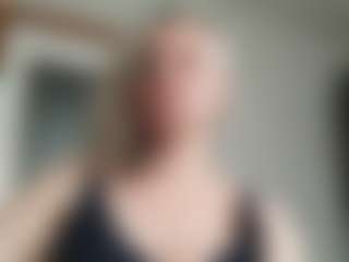 Live cam show with EdithManning - Shower on xDating