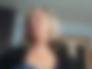 Live cam show with EdithManning - Shower on SmokeAndPoke