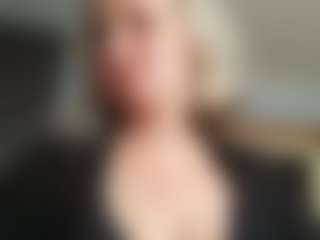 Live cam show with EdithManning - Shower on milfzrlive.com