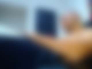 Live-Cam-Show mit frezis19cm - Black Hair auf Camsoda